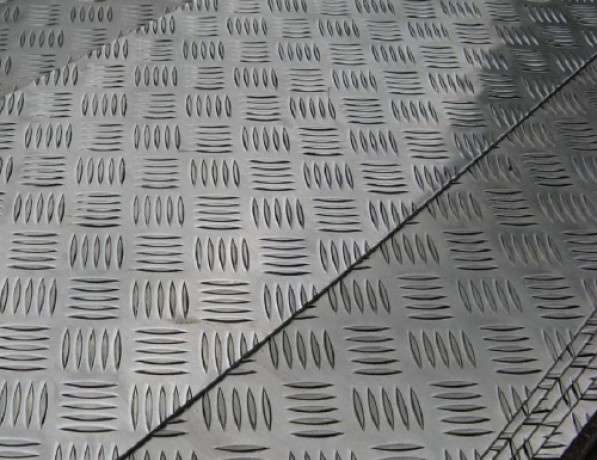 Лист нержавеющий рифленый г/к квинтет 12Х18Н10Т 6 мм фото